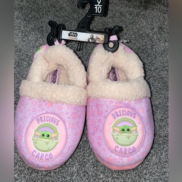 Disney Shoes Brand New Toddler Girls 9 Baby Yoda Grogu Slippers